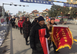 周口太康县清洁供暖受到了当地群众赞誉并送来锦旗感谢政府